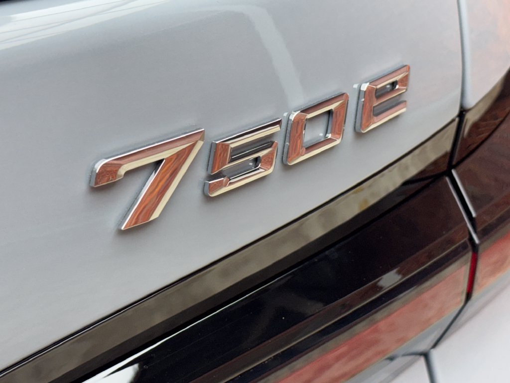 New 2026 BMW 750e xDrive AWD/4WD image 5