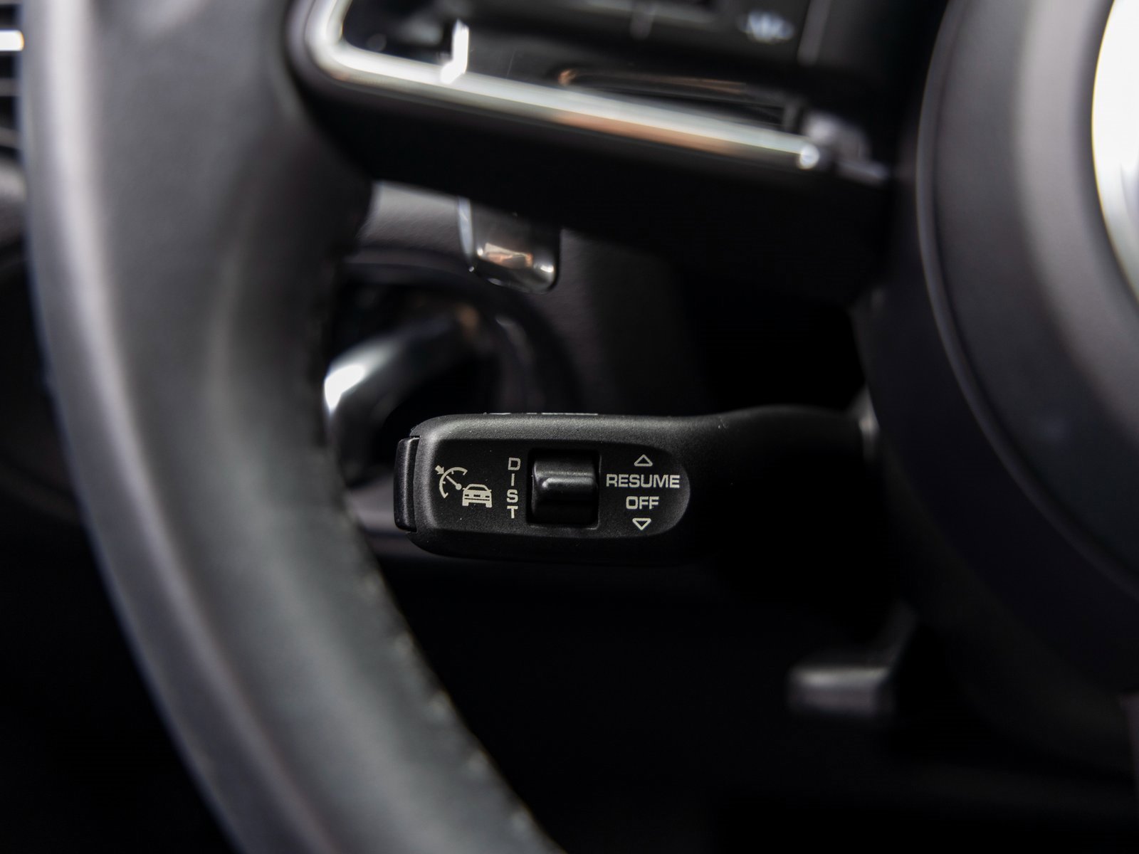 Certified 2023 Porsche Macan image 31