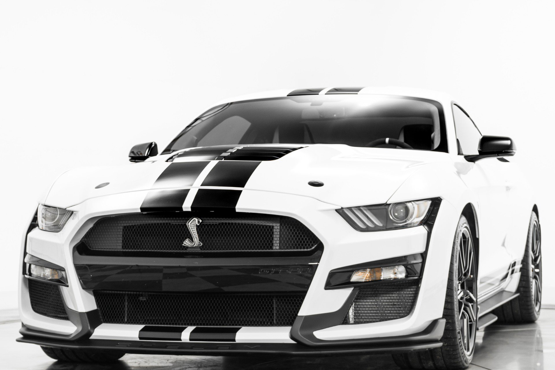 Used 2022 Ford Mustang Shelby GT500 w/ Technology Package RWD image 5