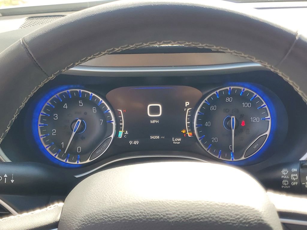 Used 2023 Chrysler Pacifica Touring-L FWD image 22