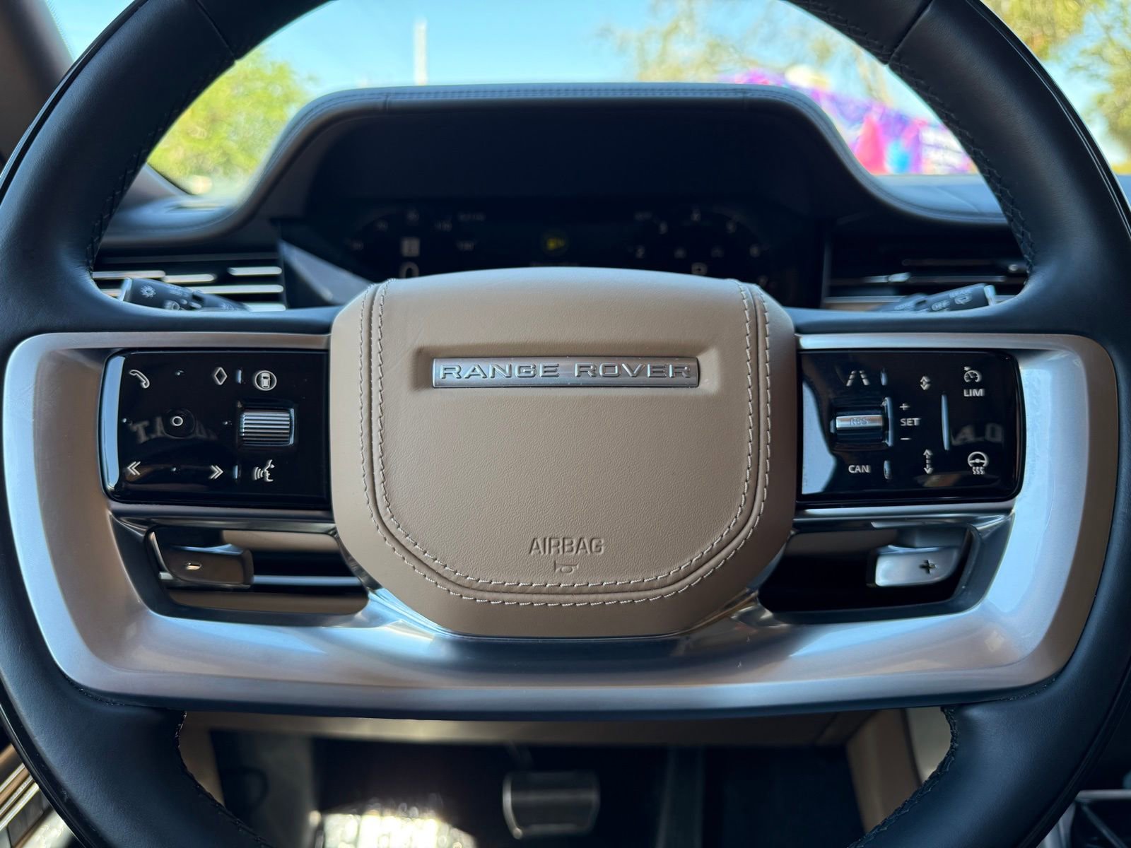 Used 2024 Land Rover Range Rover Long Wheelbase Autobiography image 23