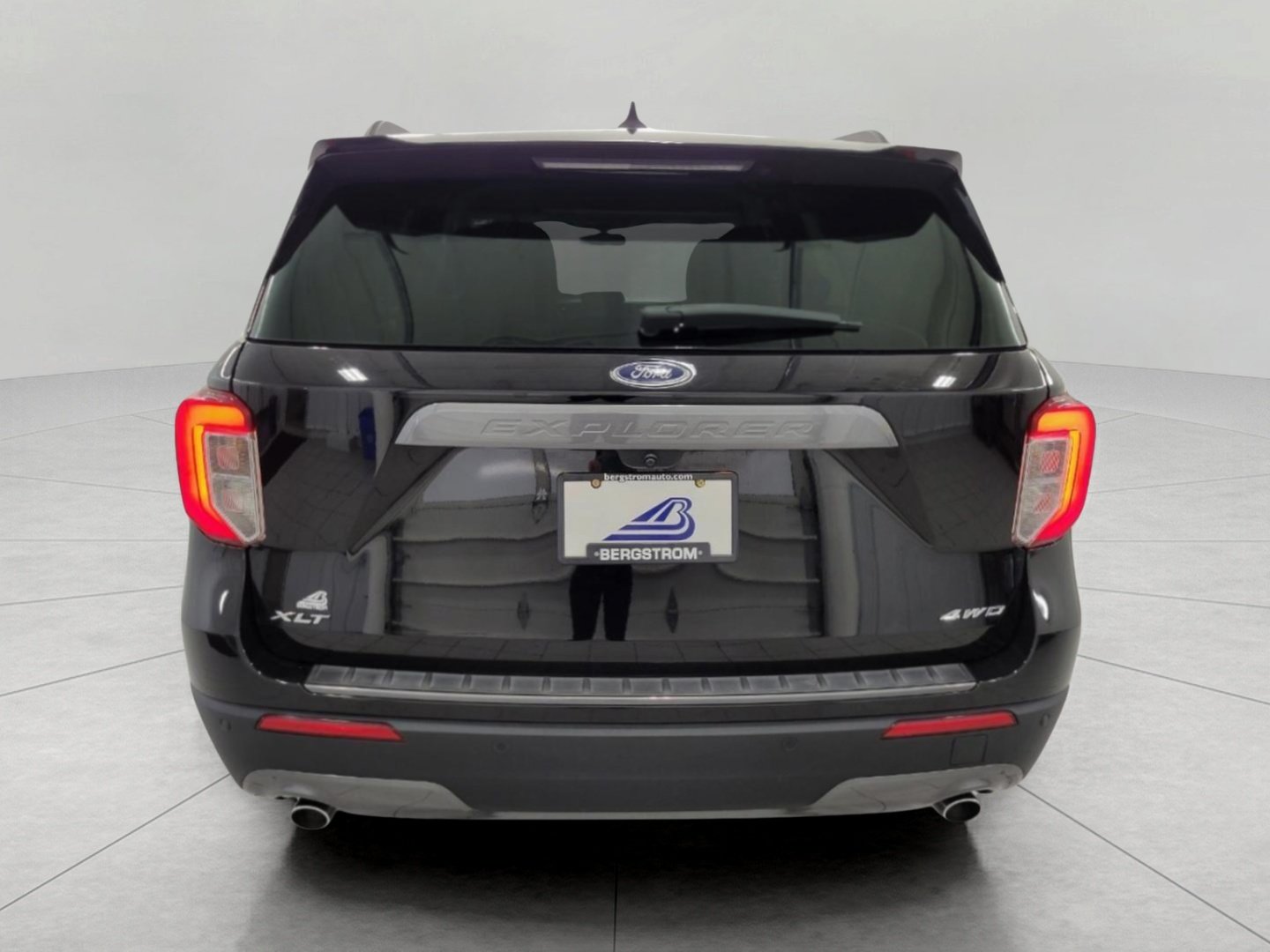 Used 2023 Ford Explorer XLT w/ Equipment Group 202A AWD/4WD image 56