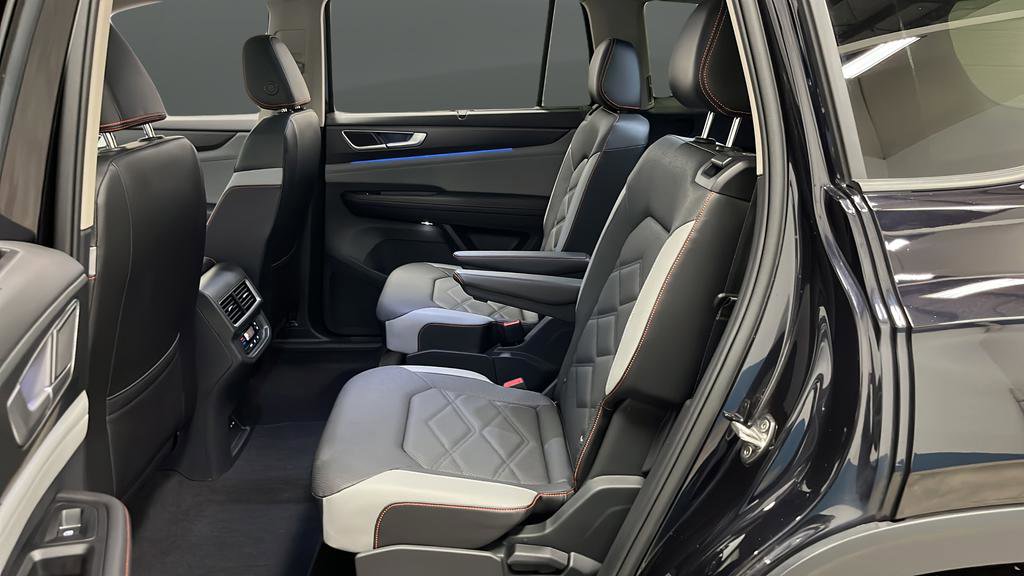 Used 2024 Volkswagen Atlas Peak Edition SEL AWD/4WD image 24