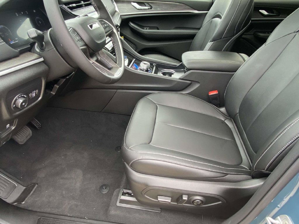 New 2026 Jeep Grand Cherokee Limited w/ Limited Altitude Package RWD image 41