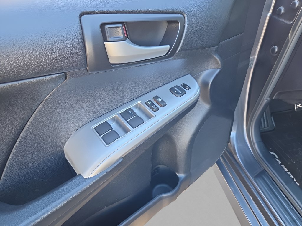 Used 2014 Toyota Camry SE FWD image 15