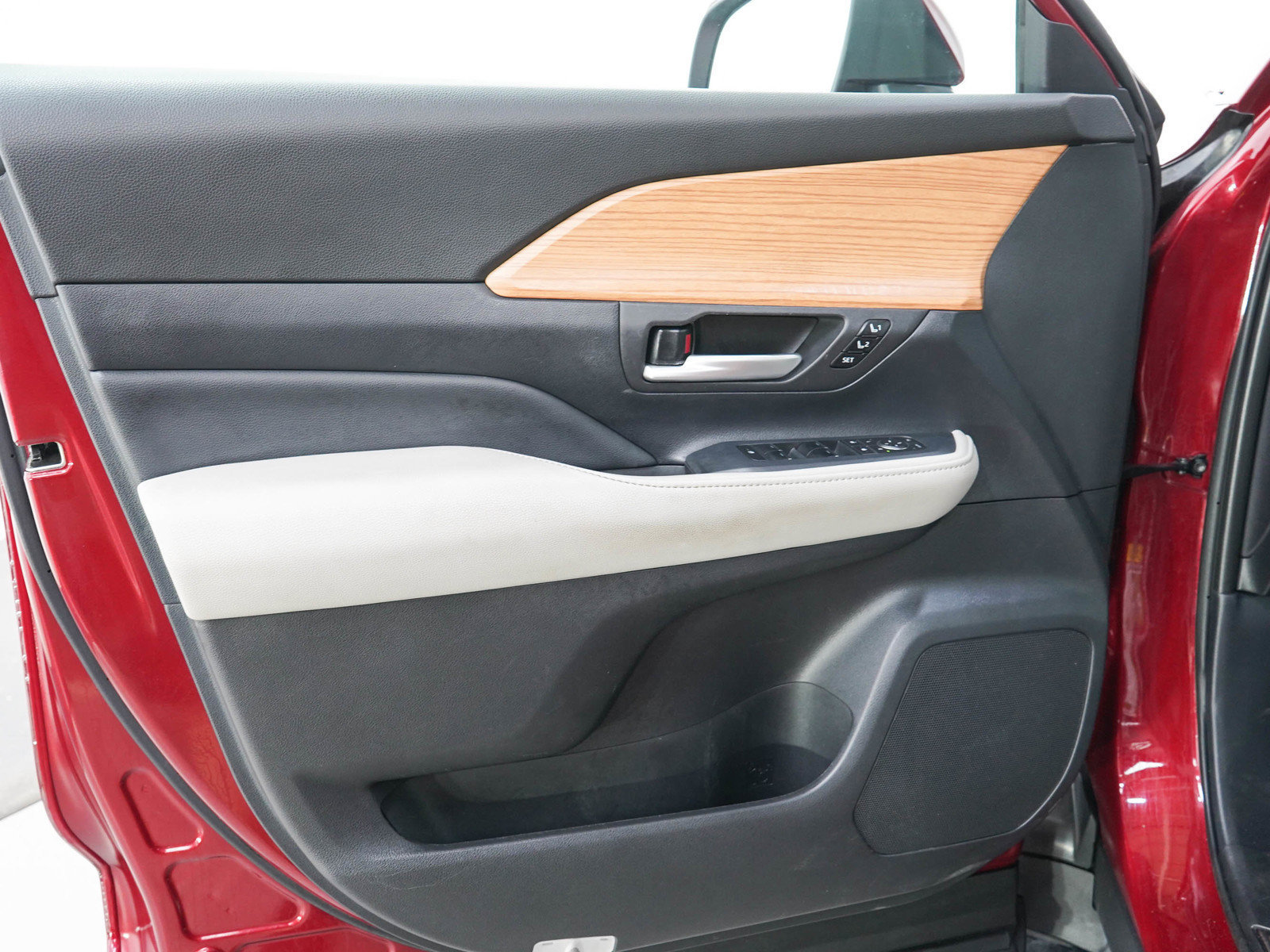 Used 2025 Toyota Grand Highlander AWD image 25