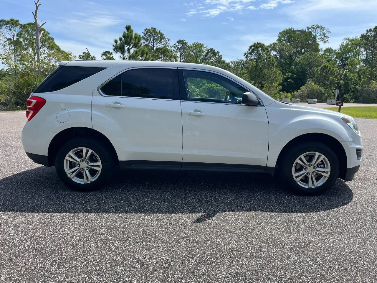 Used 2017 Chevrolet Equinox LS FWD image 6