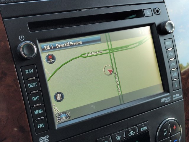 Used 2013 Chevrolet Suburban LTZ RWD image 21