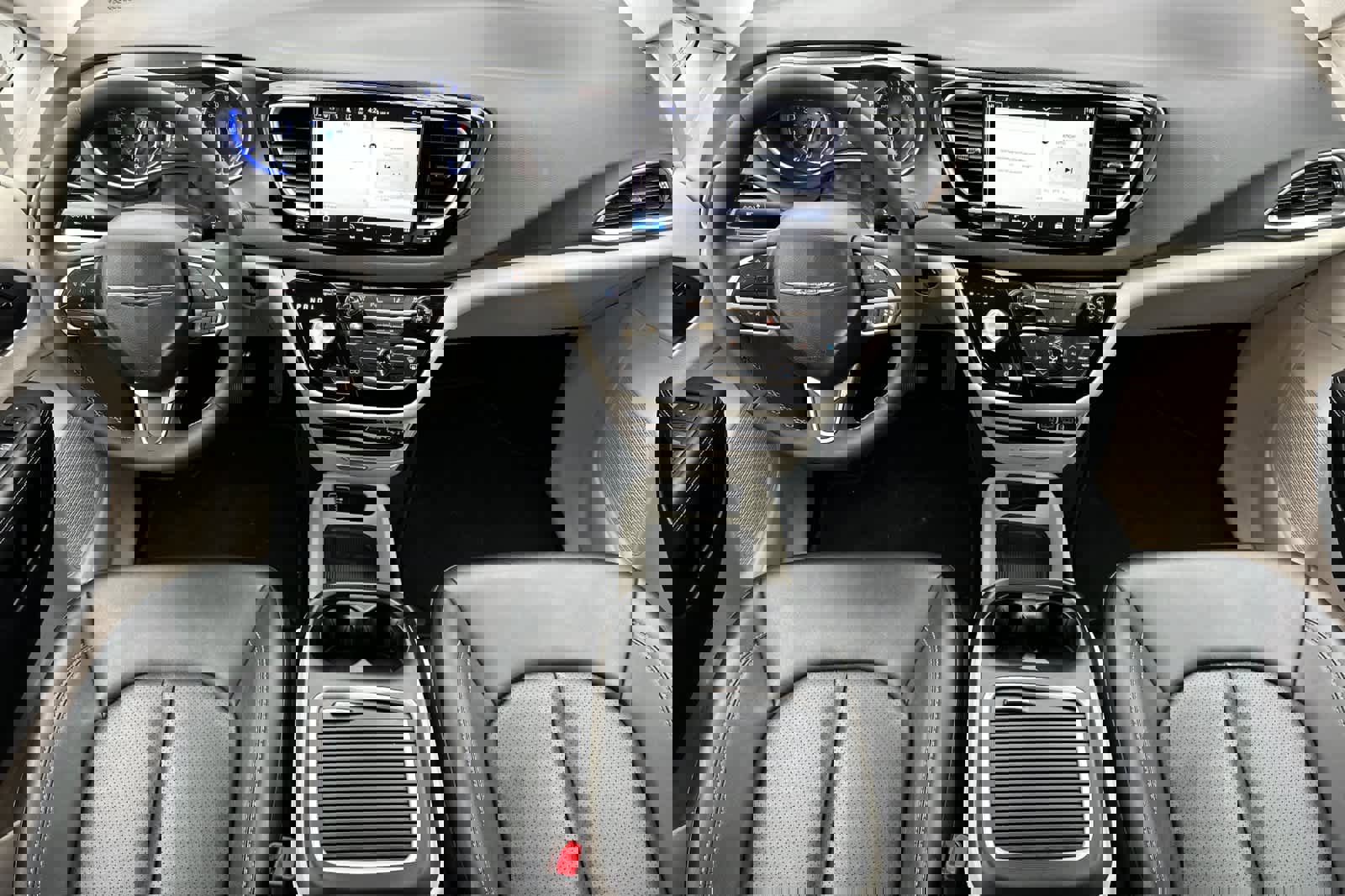 Used 2024 Chrysler Pacifica Touring-L image 3