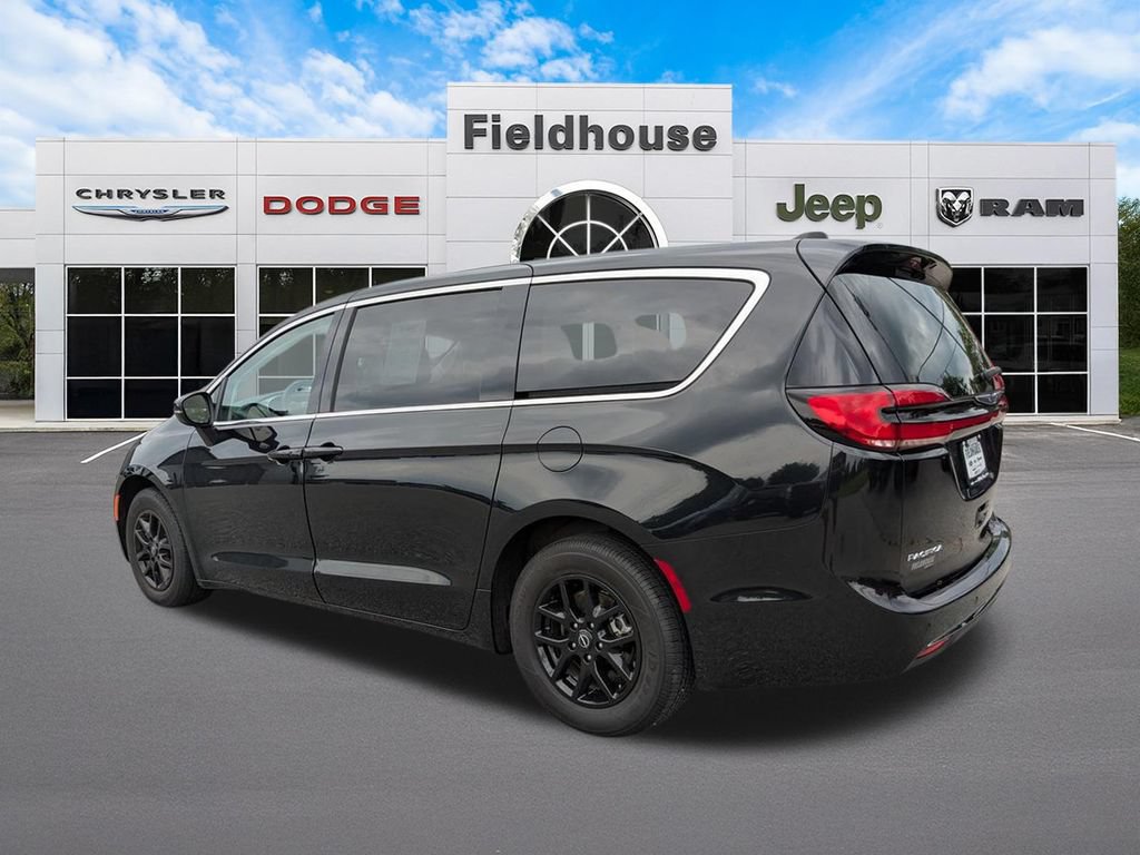 Used 2023 Chrysler Pacifica Touring-L FWD image 13