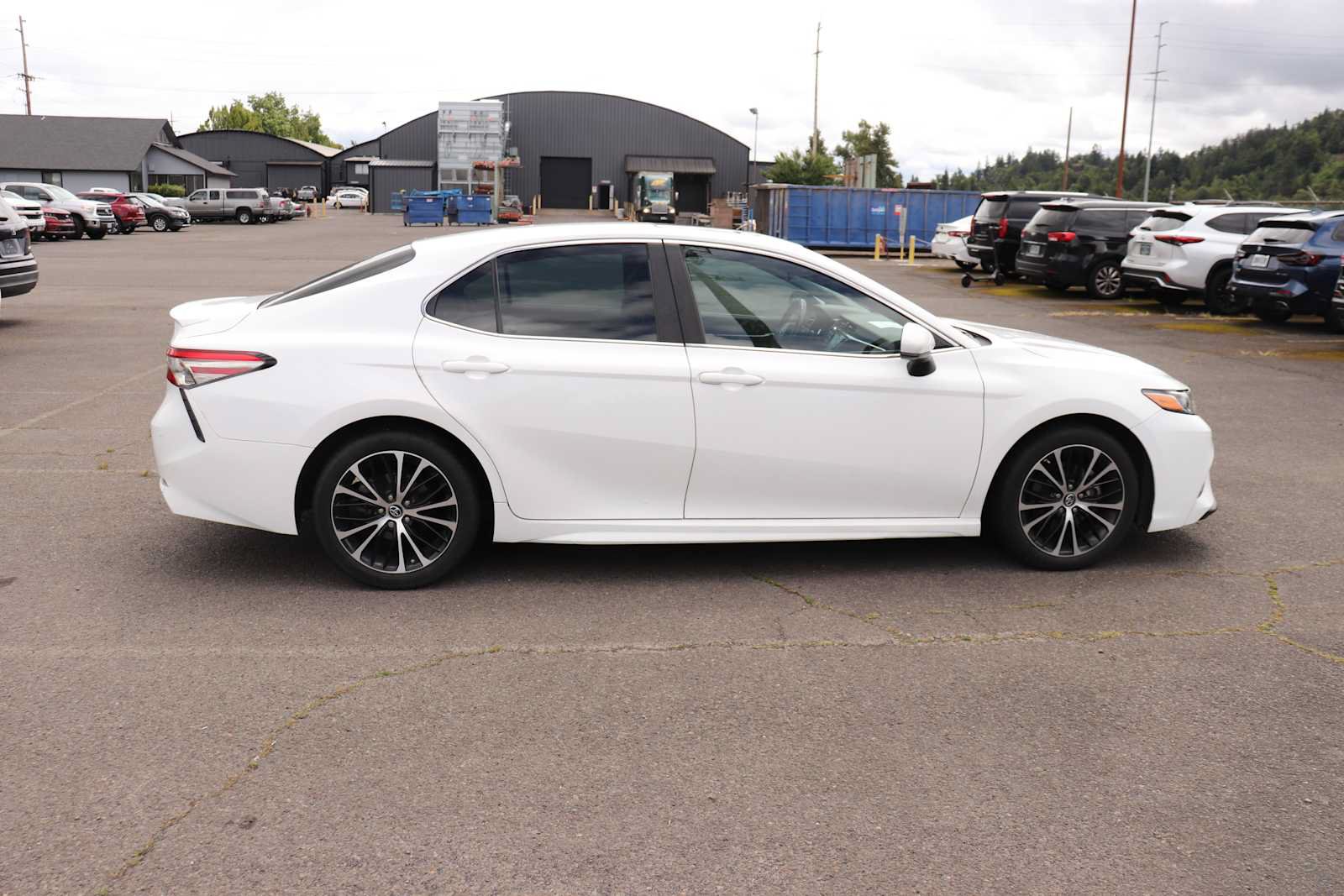 Certified 2018 Toyota Camry SE w/ Moonroof Package FWD image 4