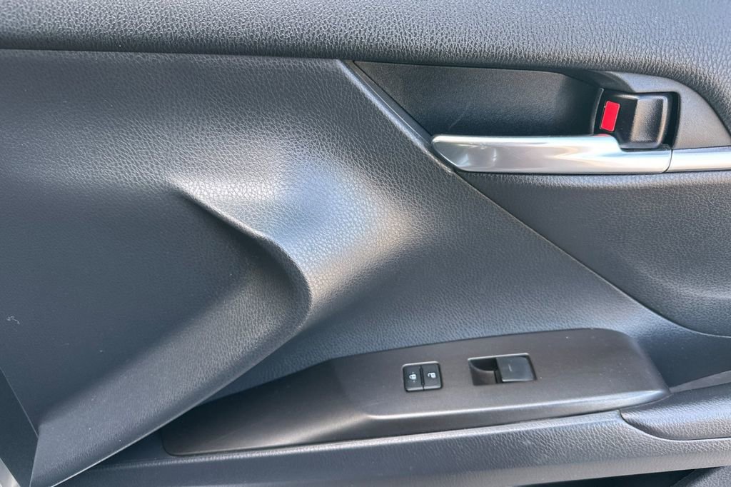 Used 2021 Toyota Camry SE FWD image 17