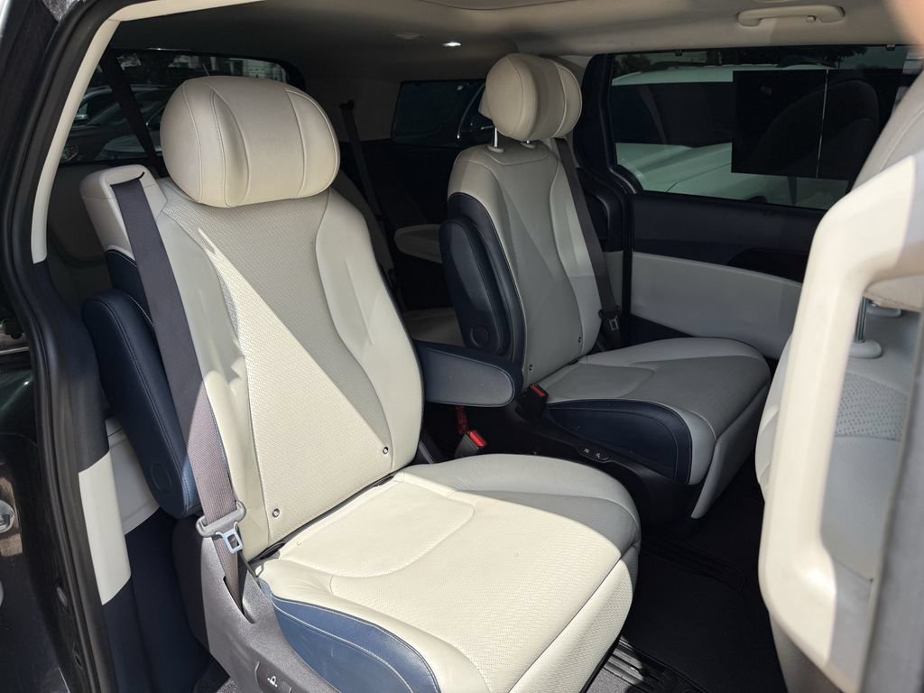 Used 2025 Kia Carnival SX Prestige FWD image 27