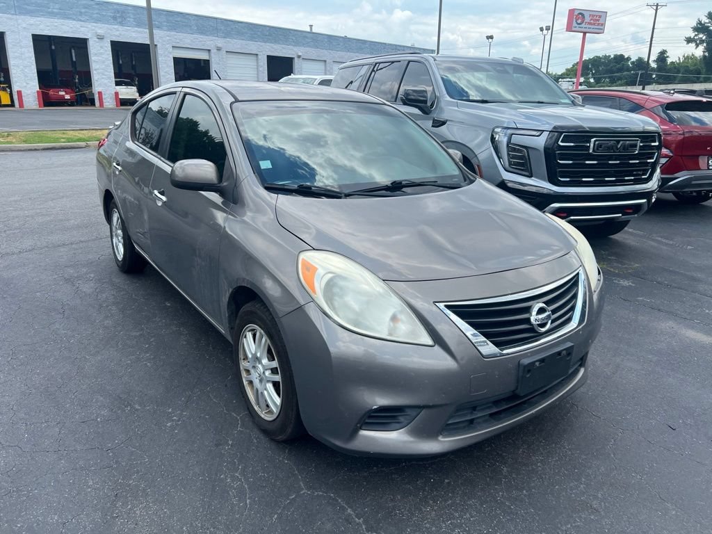 Used 2013 Nissan Versa SV FWD image 5