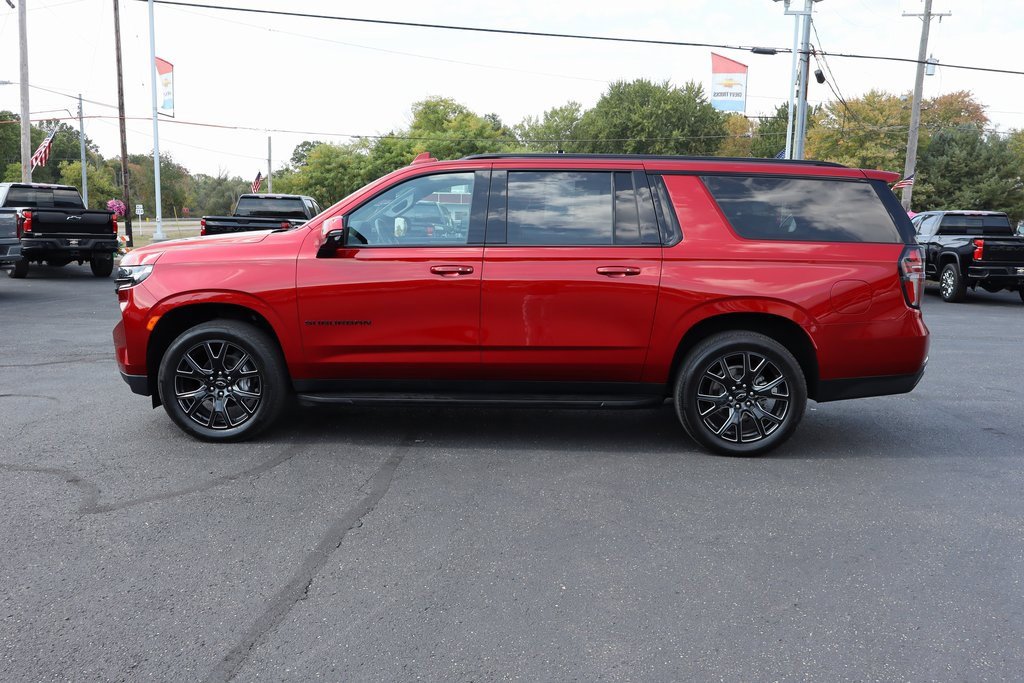 Used 2024 Chevrolet Suburban RST w/ Luxury Package image 34