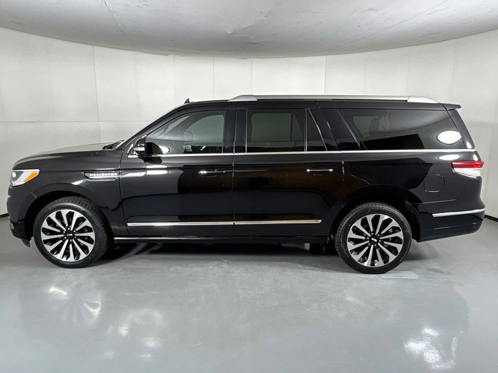 Used 2023 Lincoln Navigator L Reserve AWD/4WD image 5