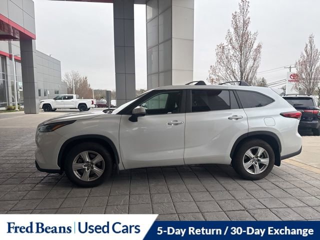 Used 2023 Toyota Highlander LE image 18