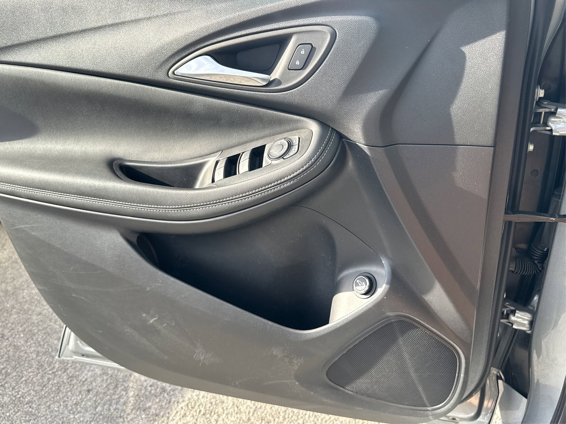 Used 2023 Buick Encore GX Select w/ Sport Touring Package image 25