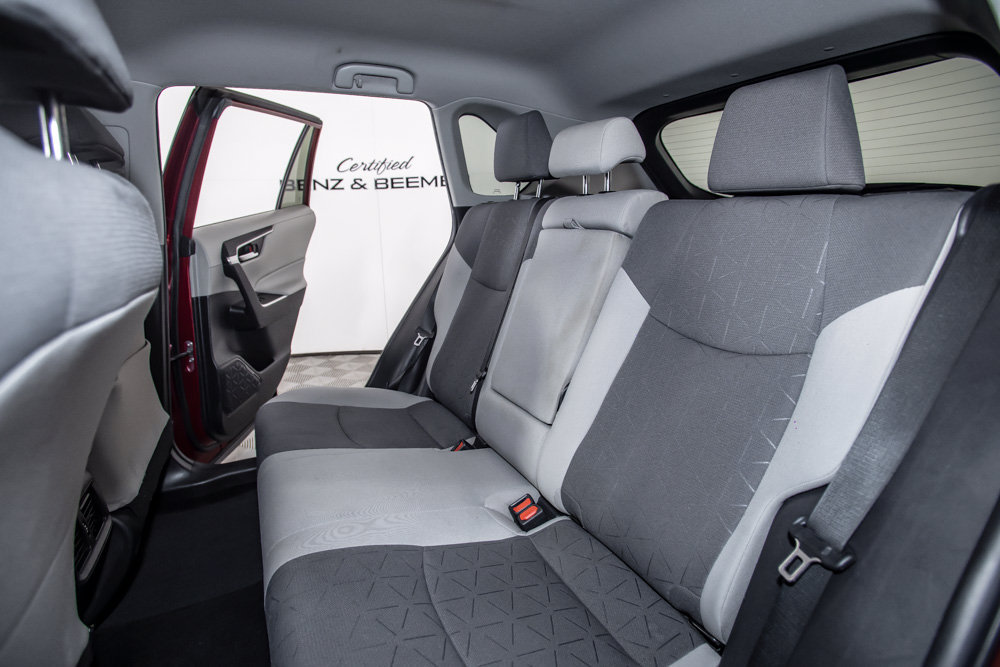 Used 2021 Toyota RAV4 XLE w/ Carpet Mat Package (TMS) FWD image 14