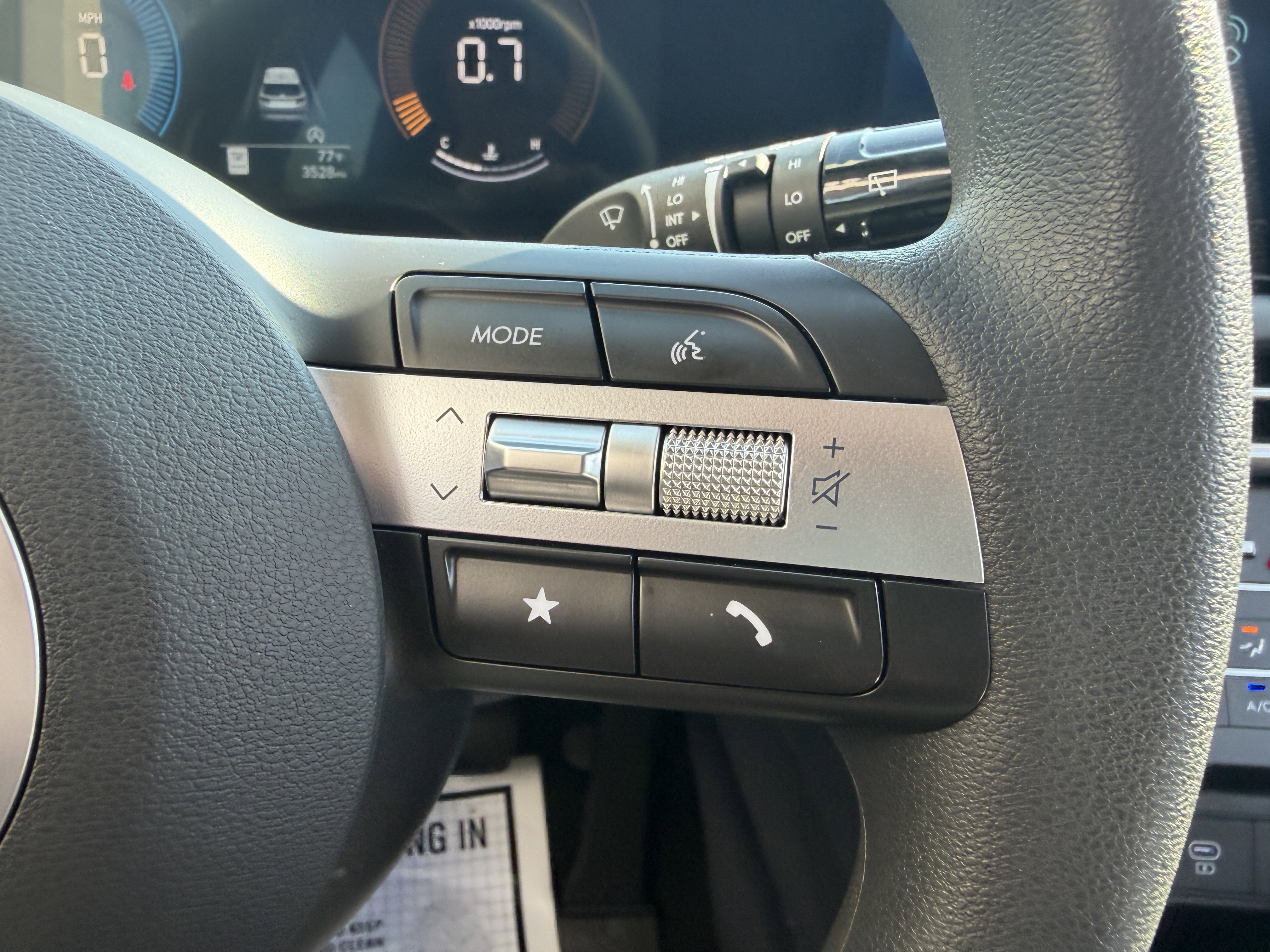 Certified 2025 Hyundai Tucson SE image 27