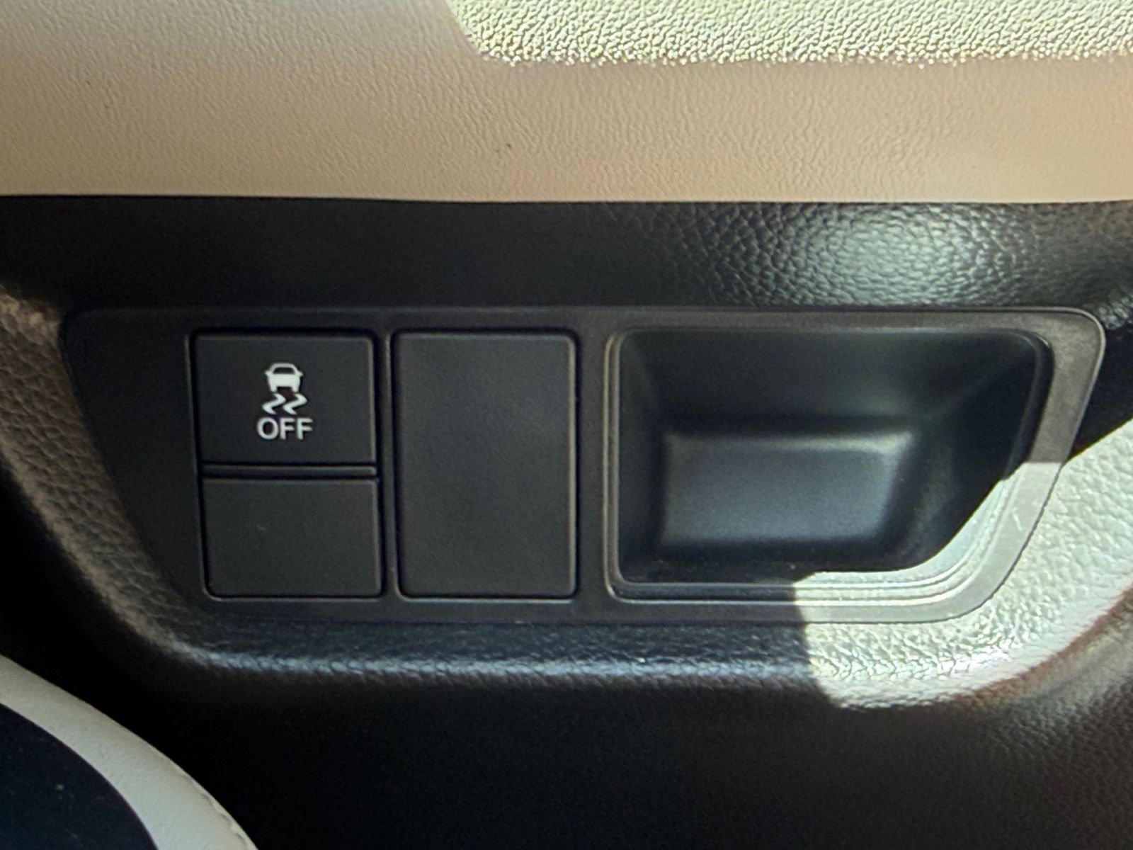 Used 2025 Honda HR-V LX image 32