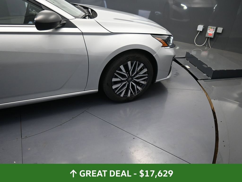 Used 2024 Nissan Altima 2.5 SV image 24