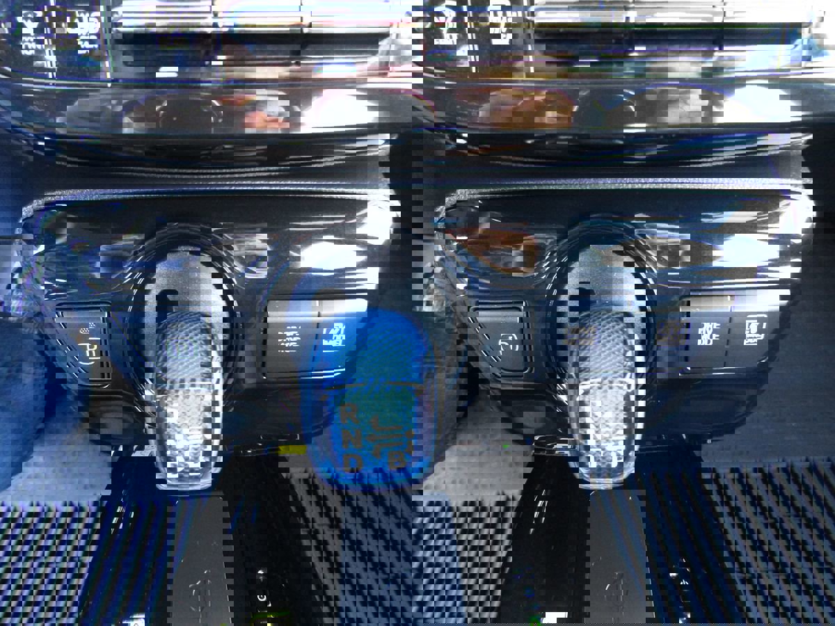 Used 2021 Toyota Prius XLE image 17