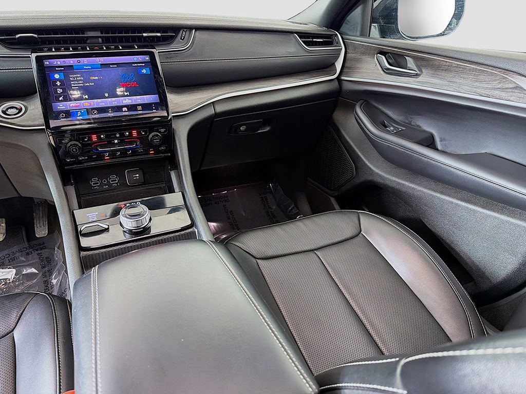 Used 2024 Jeep Grand Cherokee L Limited w/ Luxury Tech Group II image 32