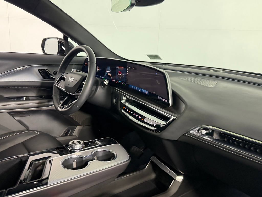 Used 2024 Cadillac Lyriq Tech RWD image 31