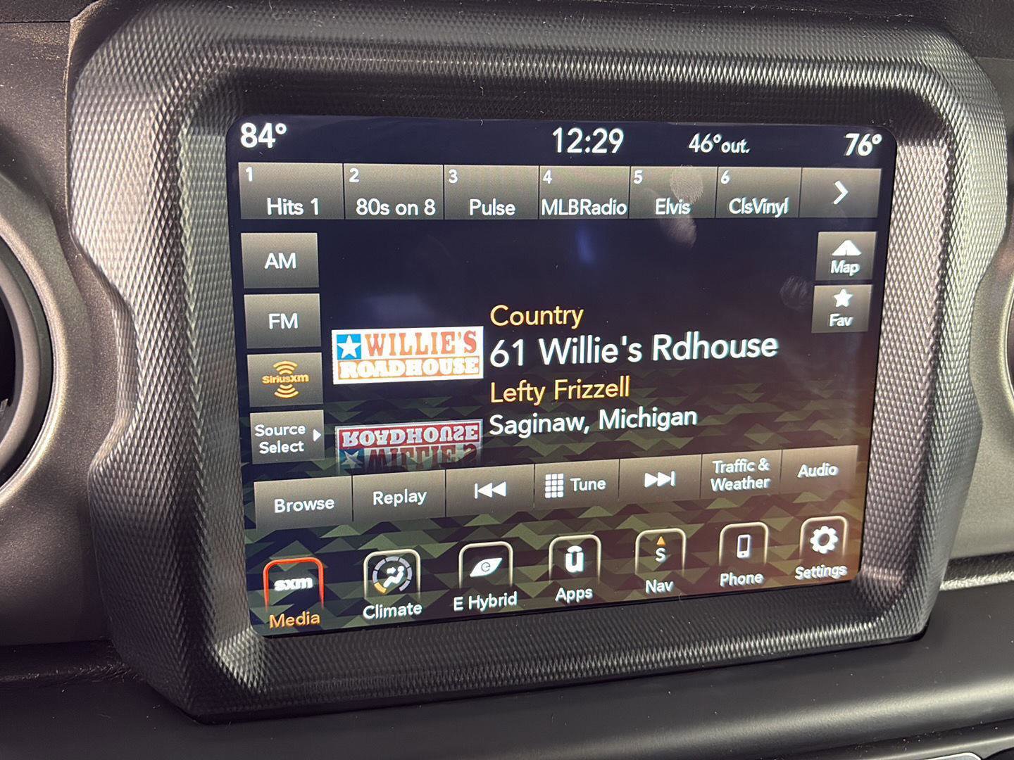 Used 2023 Jeep Wrangler Unlimited w/ Sun & Screen Package image 31