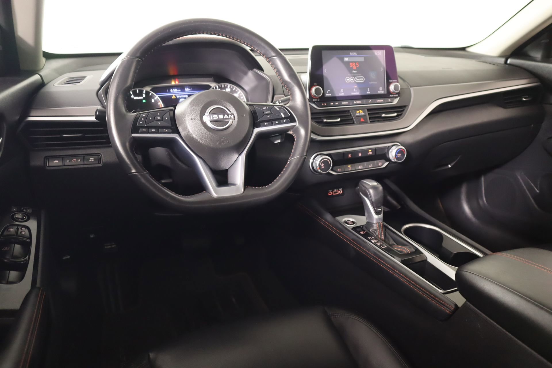 Used 2025 Nissan Altima 2.5 SR FWD image 2