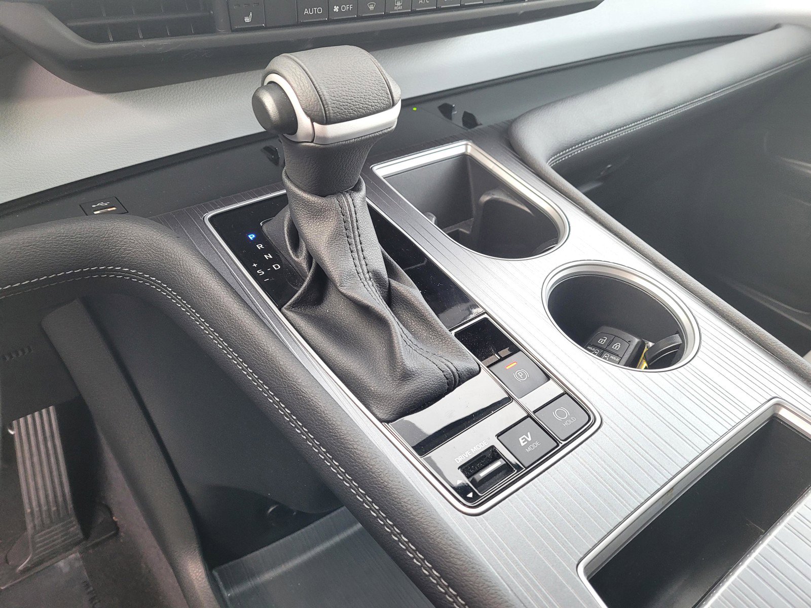 Used 2025 Toyota Sienna XLE image 19