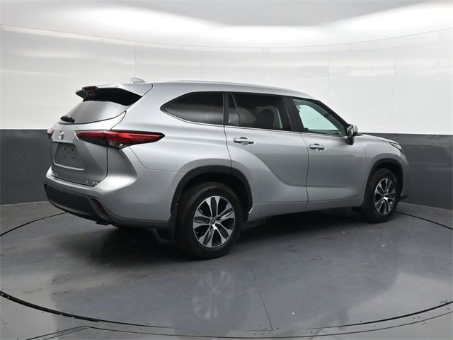Used 2023 Toyota Highlander L image 4