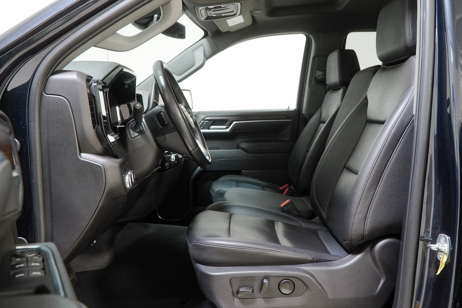 Used 2025 GMC Sierra 1500 SLT AWD/4WD image 18
