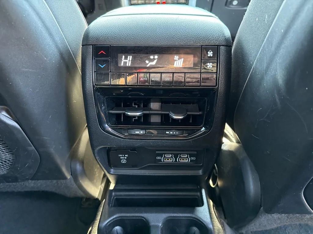 Used 2023 Jeep Grand Cherokee L Laredo image 35