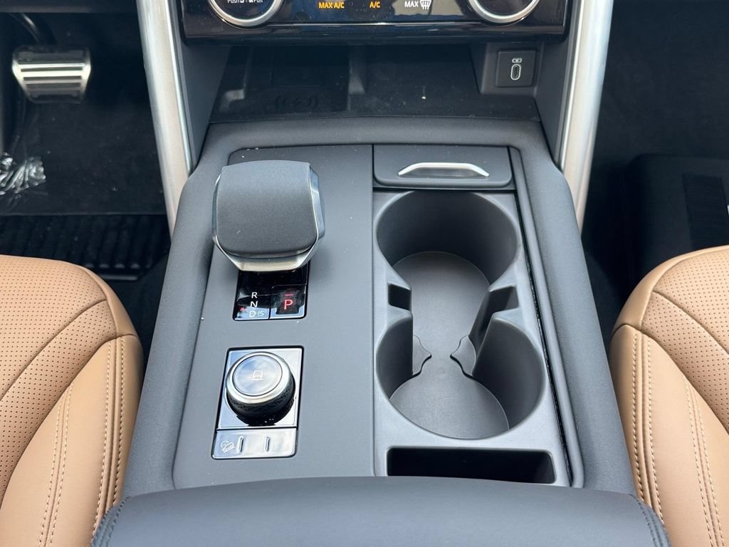 New 2026 Land Rover Discovery Limited Edition AWD/4WD image 13