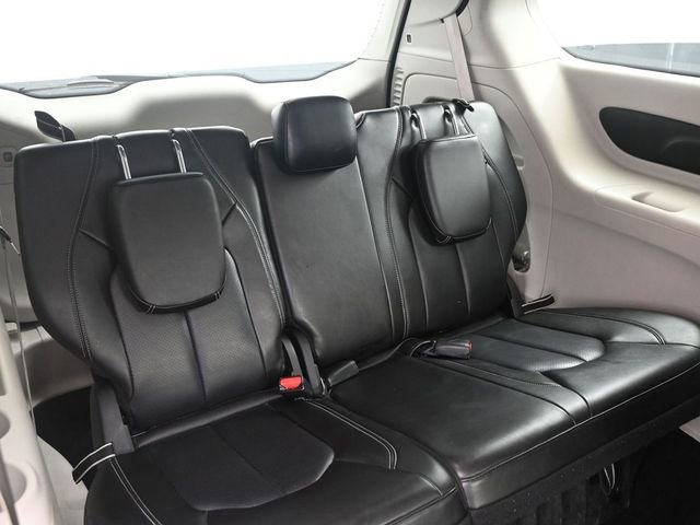 Used 2023 Chrysler Pacifica Touring-L image 31