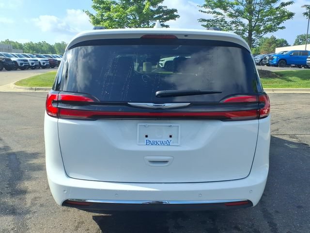 Used 2022 Chrysler Pacifica Limited FWD image 5