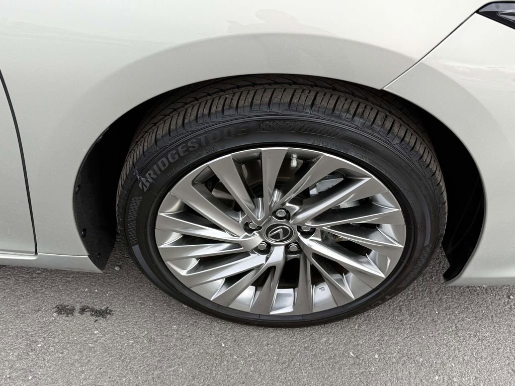 Used 2022 Lexus ES 350 Ultra Luxury image 7