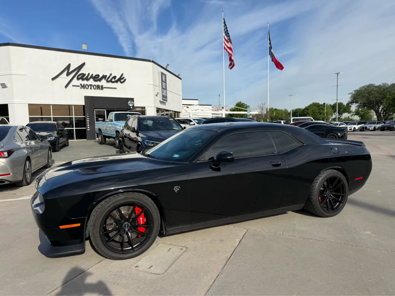 Used 2016 Dodge Challenger SRT Hellcat image 1