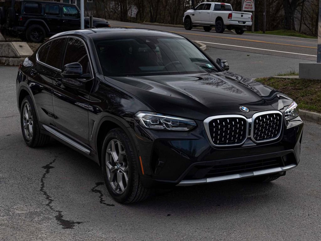 Used 2023 BMW X4 xDrive30i w/ Premium Package AWD/4WD image 3