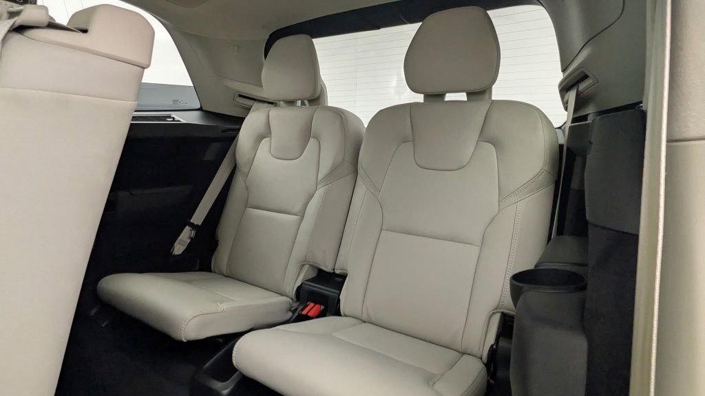 Used 2024 Volvo XC90 B6 Ultimate w/ Lounge Package image 10