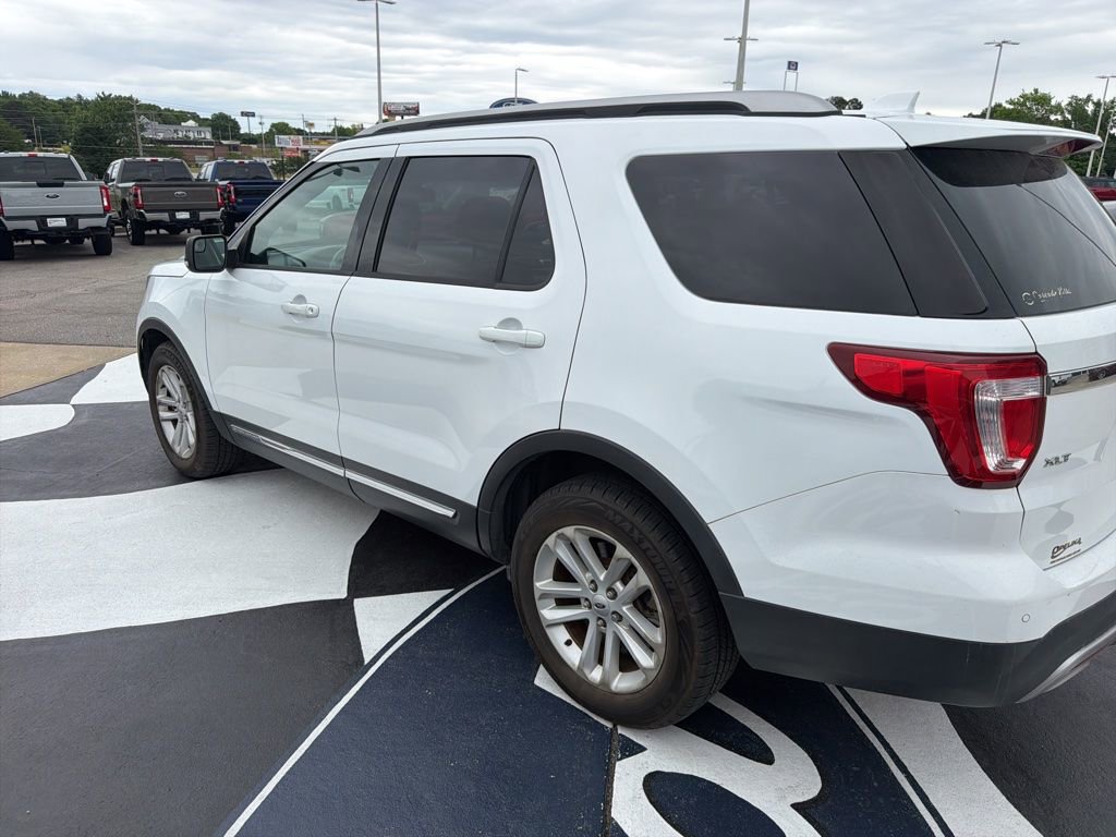 Used 2016 Ford Explorer XLT w/ Equipment Group 202A FWD image 5