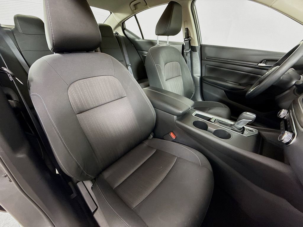 Used 2025 Nissan Altima 2.5 SV FWD image 26