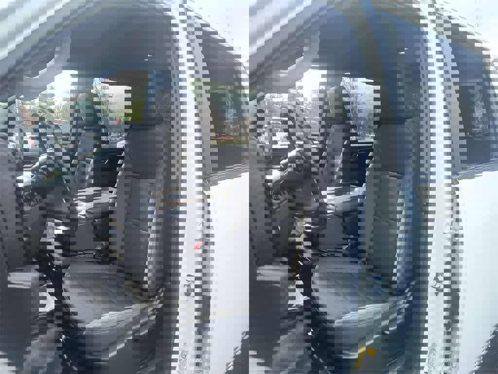 Used 2024 Chevrolet Silverado 3500 LT image 11