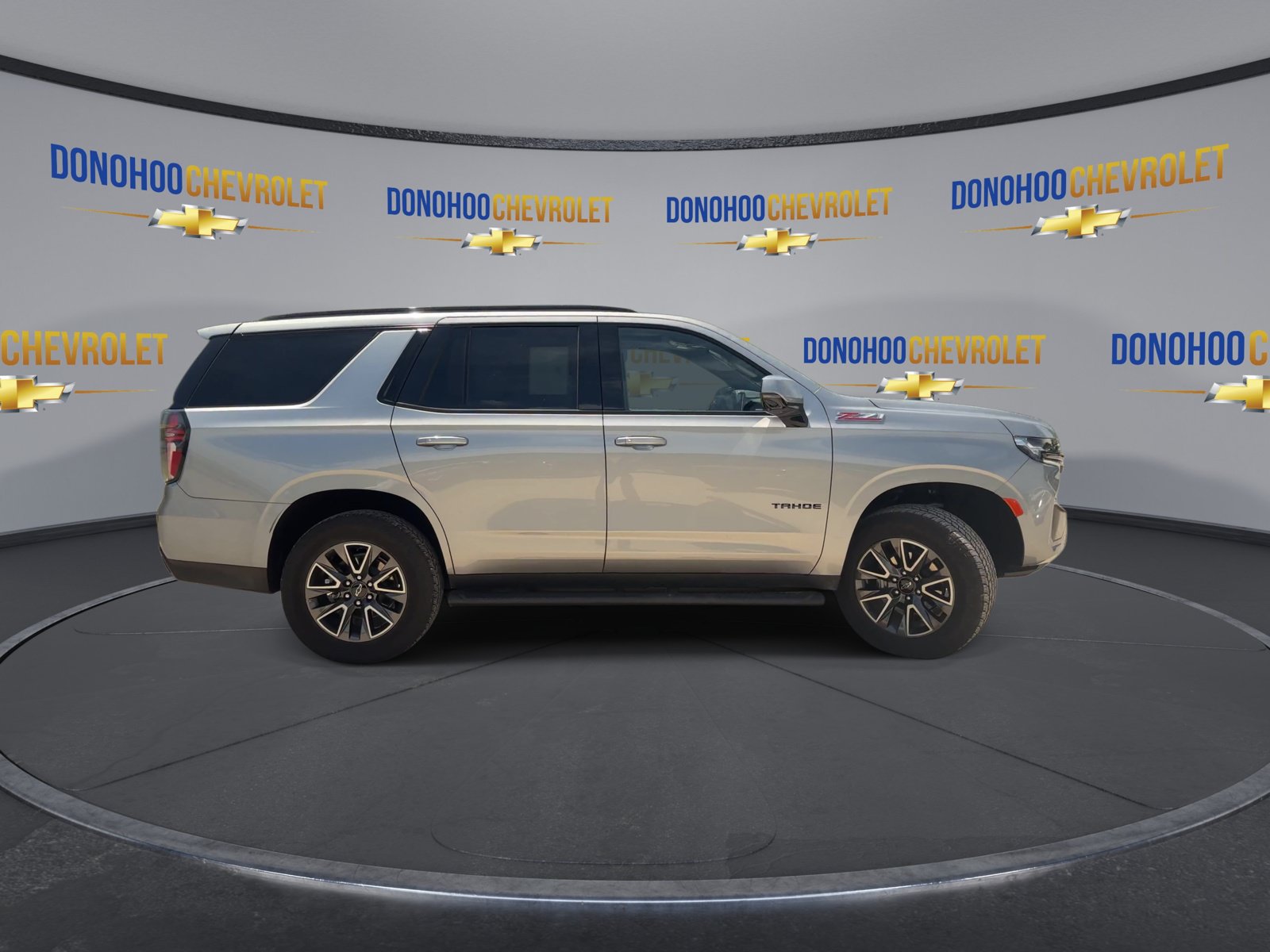Used 2024 Chevrolet Tahoe Z71 w/ Luxury Package AWD/4WD image 9