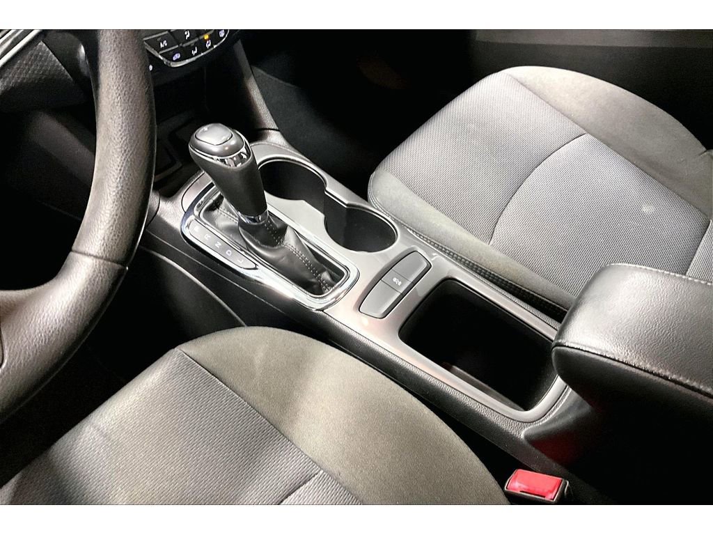 Used 2018 Chevrolet Cruze LT w/ Convenience Package image 18