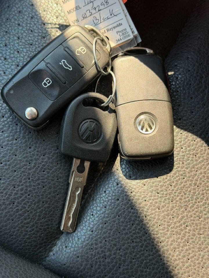 Used 2017 Volkswagen Tiguan S image 17