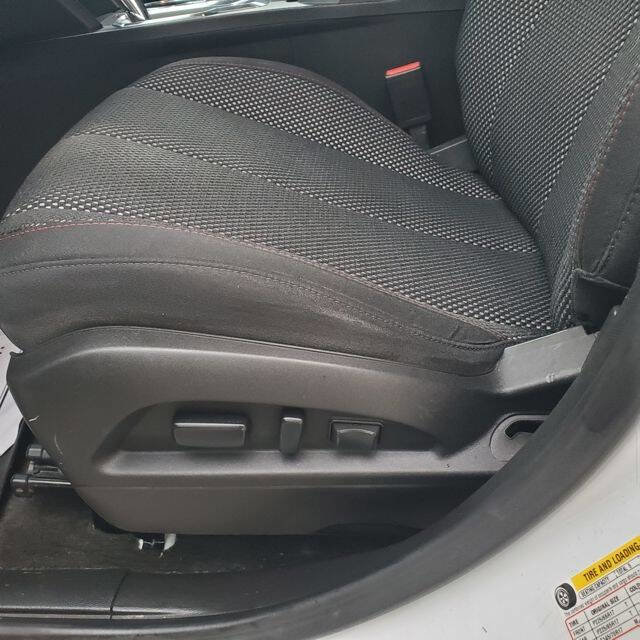Used 2017 Chevrolet Equinox LT w/ Convenience Package image 13