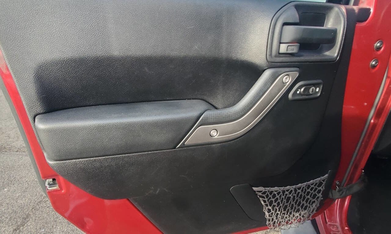 Used 2012 Jeep Wrangler Unlimited Sport image 12